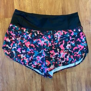 ATHLETA printed running free short 3.5”